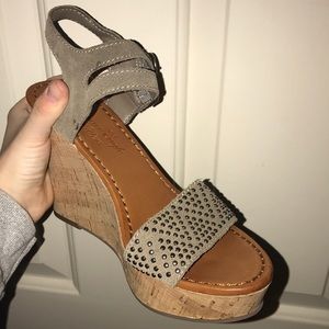 American eagle green with detail wedges